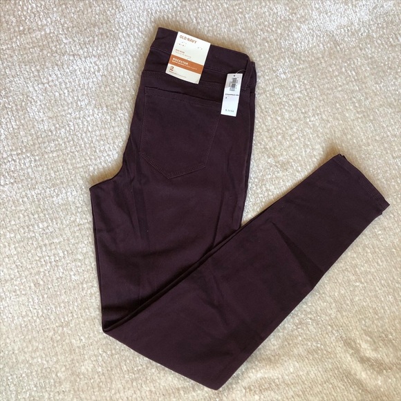 Old Navy Denim - NWT / Old Navy Rockstar jeans / size 2